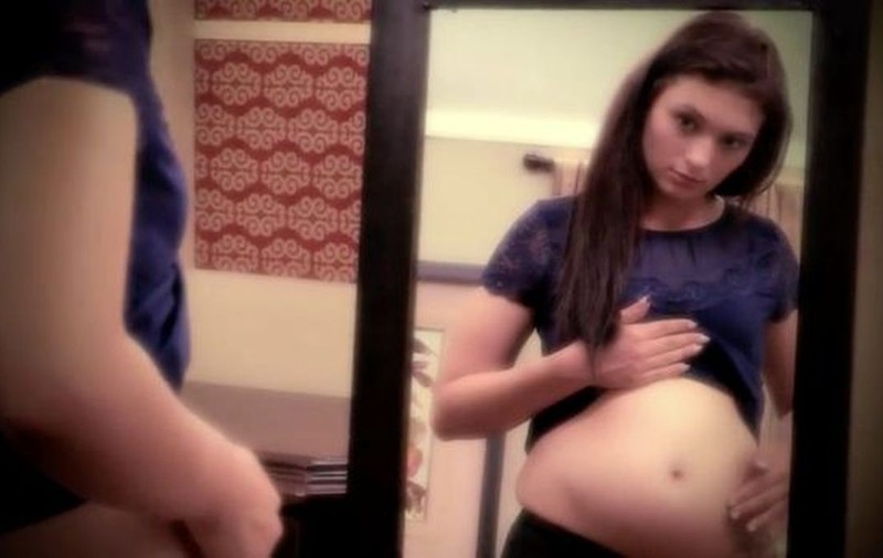 O adolescentă e convinsă că e însărcinată cu Iisus. Ce explicații au medicii pentru mișcările pe care le simte fata | VIDEO