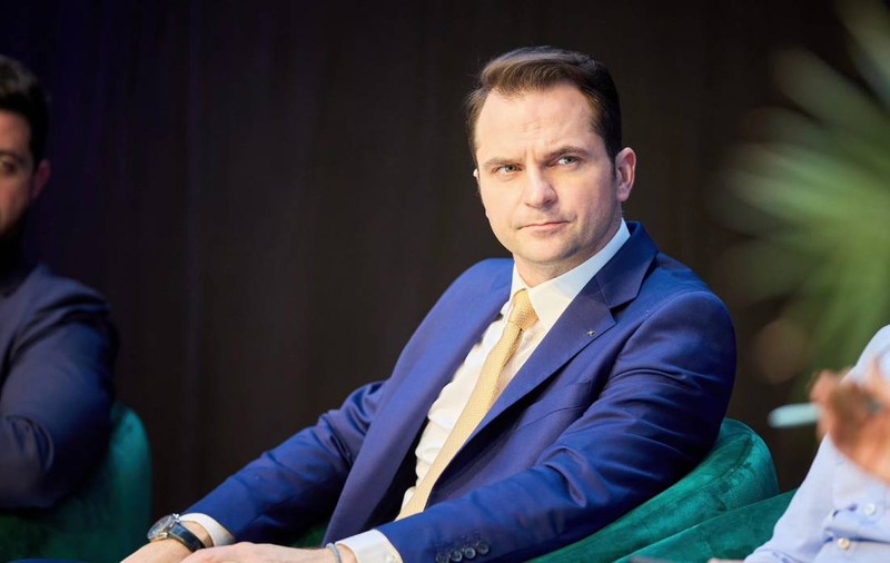 Românii vor primi în continuare bani pentru factura la lumină, dar se schimbă sistemul, anunță Sebastian Burduja. Cum se obține cardul de energie