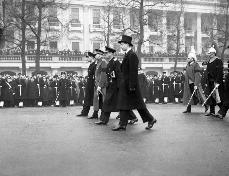 Ducii de Kent, Windsor, Edinburgh și Gloucester în procesiunea de-a lungul The Mall, 15 februarie 1952. Foto: Profimedia