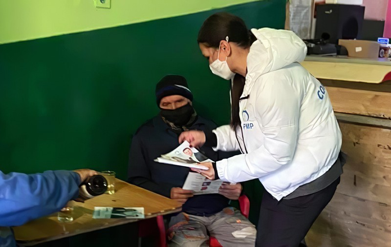 EBA se întoarce. Campanie electorală „în numele tatălui” prin birturi și talciocuri