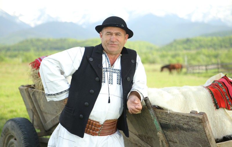 Nea Rață transformă vedetele în fermieri adevărați