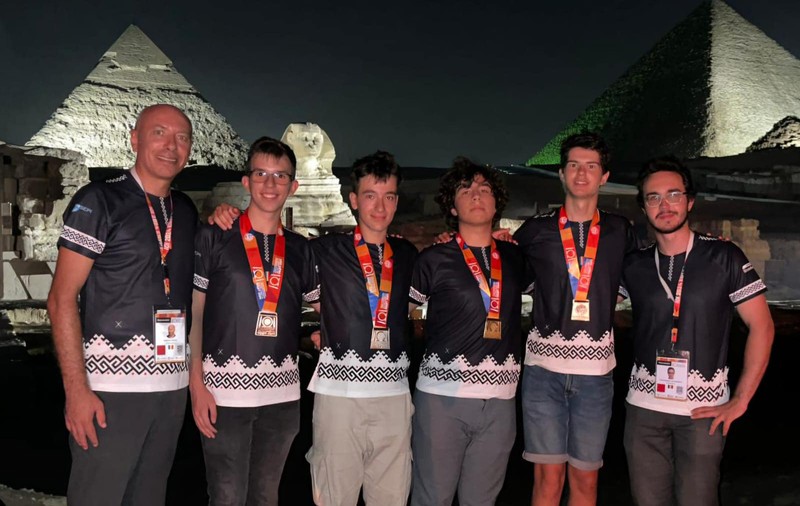 Elevii români au obținut patru medalii, între care una de aur, la Olimpiada Internațională de Informatică. România, pe locul 8 în lume