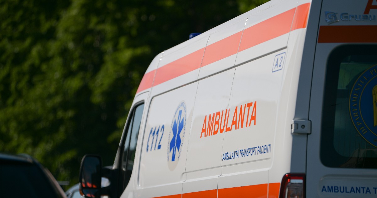 O ambulanță parcată