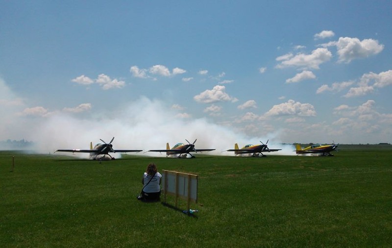 FOTO/VIDEO Spectacol aviatic pentru prichindei la Aerodromul Clinceni