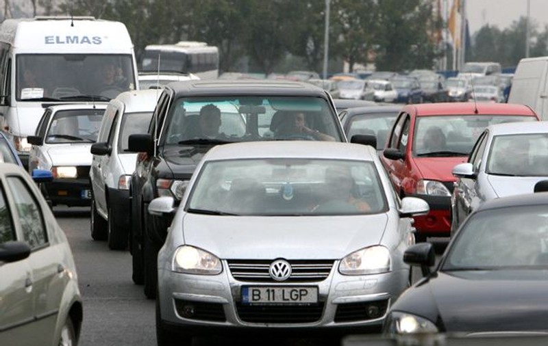 Nebunie de 1 Mai la munte şi la mare! Trafic îngreunat pe DN 1 şi A2
