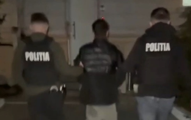 Un tânăr beat din Constanța a comis trei infracțiuni într-o seară: a furat o mașină, a condus-o fără să aibă permis și a lovit o mașină parcată