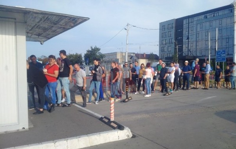 Șoferii care au intrat în parcarea Aeroportului Internațional din Cluj, nevoiți să plătească taxe și de cinci ori mai mari. Cum s-a ajuns aici