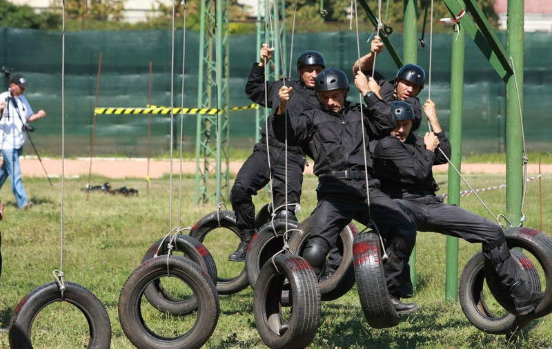 Concurs inedit la Academia de Poliţie! Care-i cel mai bun luptător din trupele de intervenţie? 