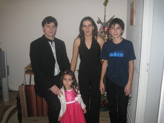 Familia Marcă: Alex, Andreea, Elena și Lavinius