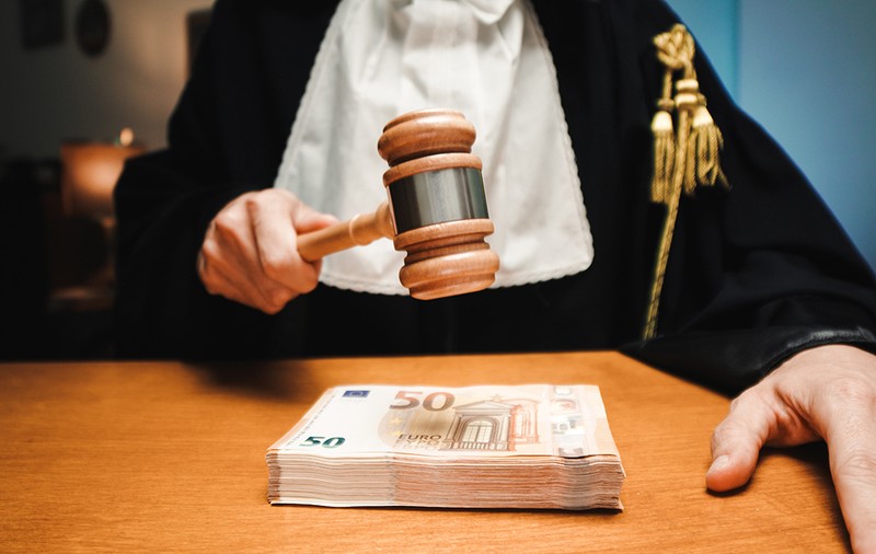 Campionii pensiilor speciale de peste 10.000 de euro: cel mai tânăr beneficiar, ieșit din activitate la 49 de ani