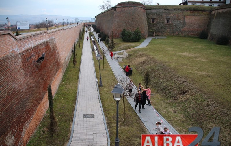 Cetatea Alba Carolina, înconjurată de un șnur de mărțișor uriaș. E lung de aproape 3 kilometri