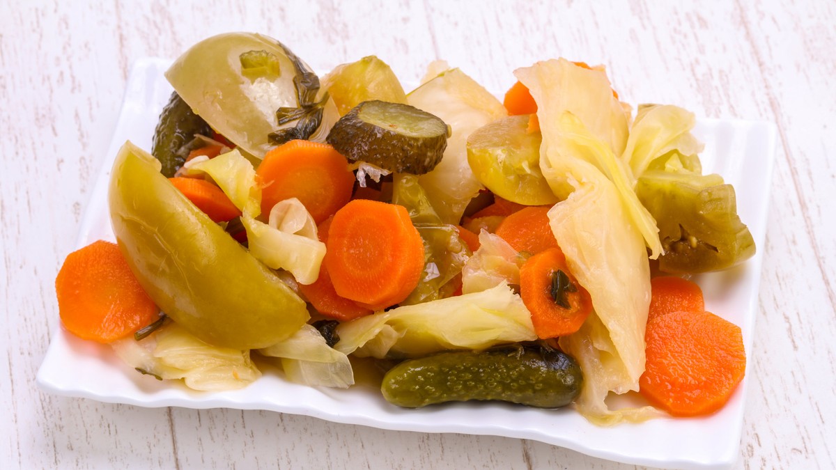 Murături în saramură. Rețeta simplă și foarte aromată
