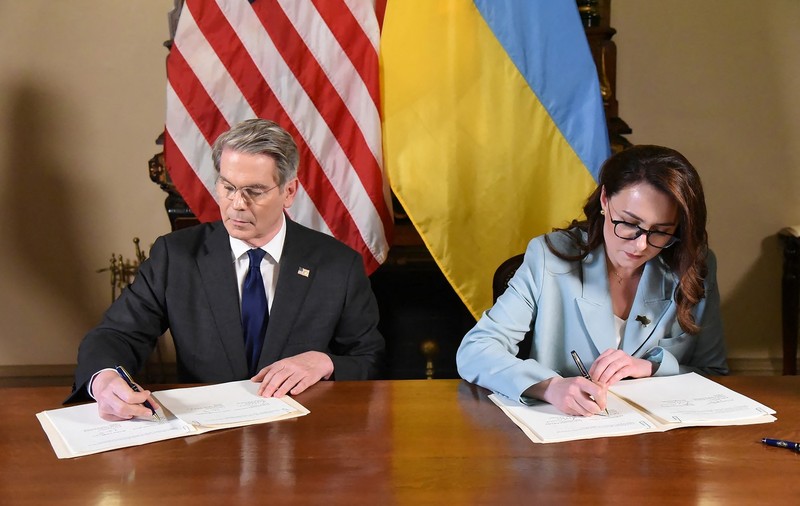 Washingtonul avertizează Moscova după semnarea acordului privind mineralele ucrainene: „Îi oferă lui Trump o bază și mai puternică”