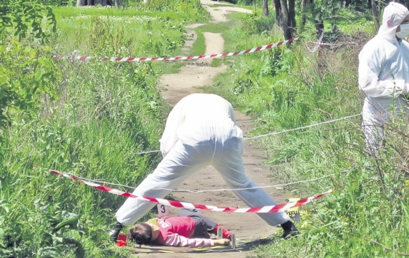 Părinţii băiatului care a înjunghiat fetiţa de 10 ani ar putea fi decăzuţi din drepturi