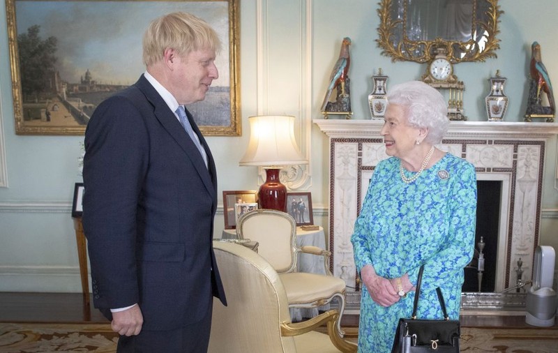 Regina Marii Britanii suspendă Parlamentul, la cererea premierului Boris Johnson