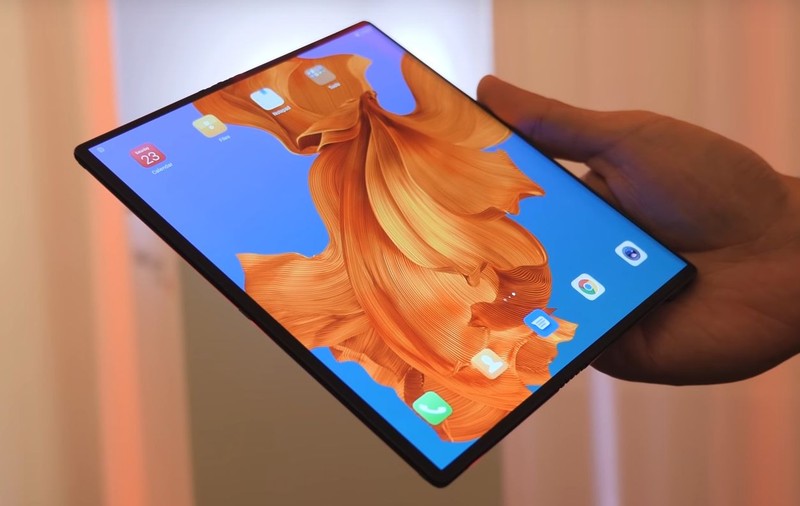 VIDEO | MWC 2019: Huawei a prezentat un telefon pliabil care costă 2.300 de euro