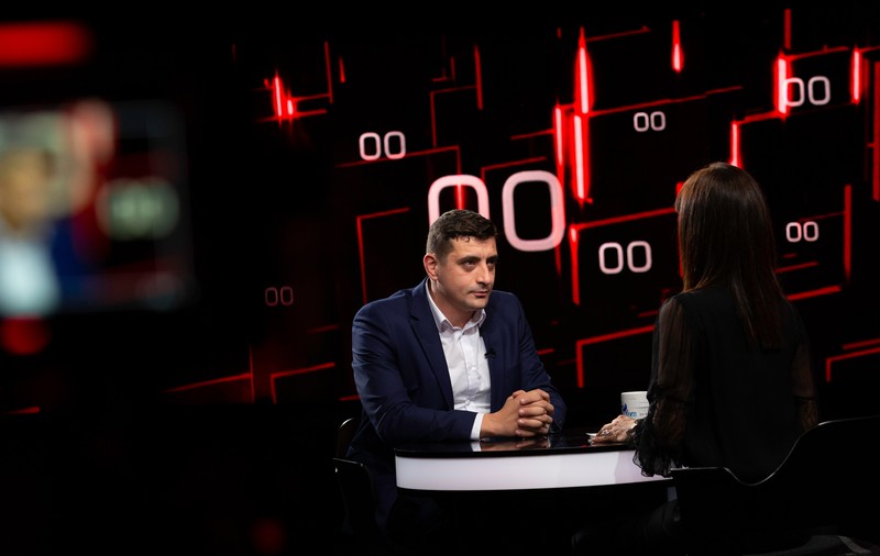 George Simion, liderul AUR, invitat la „40 de întrebări cu Denise Rifai”: „Aveți conștiința împăcată când vedeți numărul morților de Covid?”