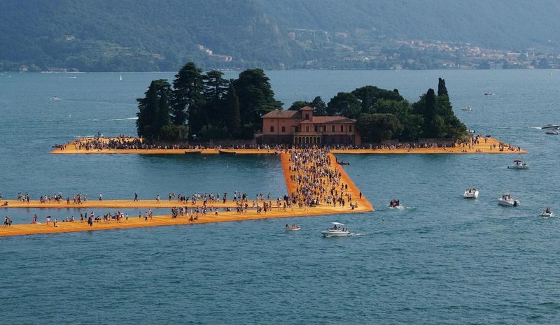 „Cheiul plutitor”, opera lui Christo din Italia | Foto: EPA