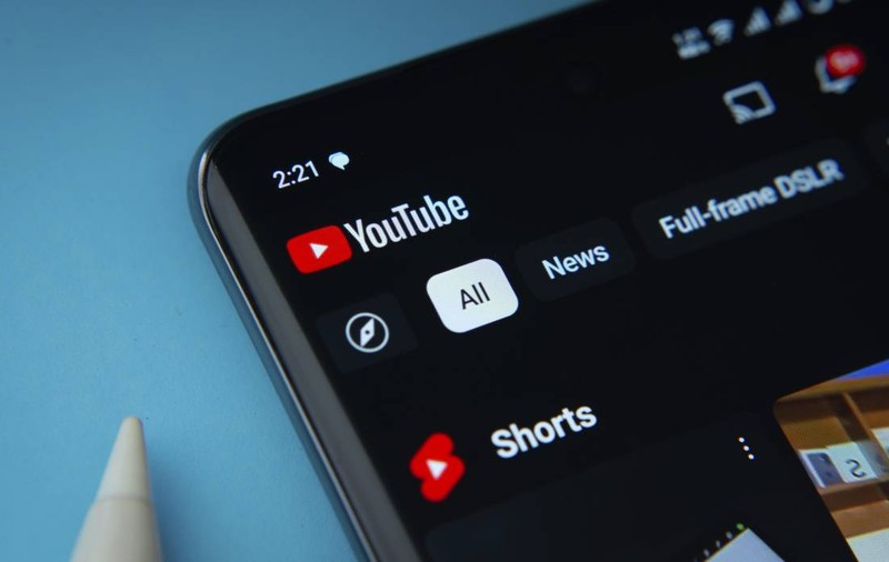În curând vei putea să „vorbești” cu YouTube ca să găsești mai rapid ceea ce cauți