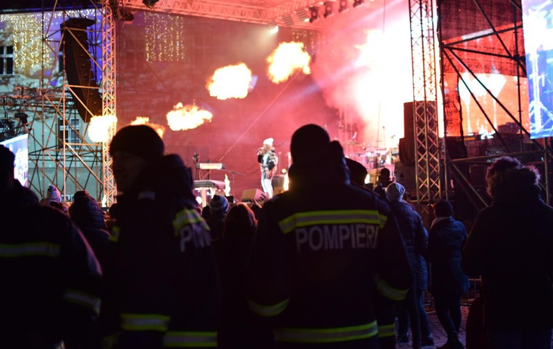 Lecția ”Colectiv” încă produce efecte. Pompieri ”inflitrați” în public la concertele de Revelion