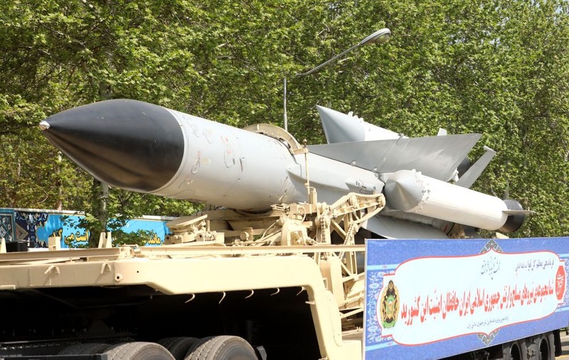 Iranul a prezentat noua rachetă balistică și drona Shahed modernizată la o paradă militară