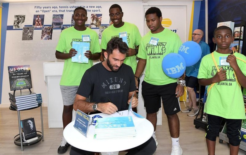 La US Open, Horia Tecău a oferit cărți copiilor, la Arthur Ashe Kids′ Day