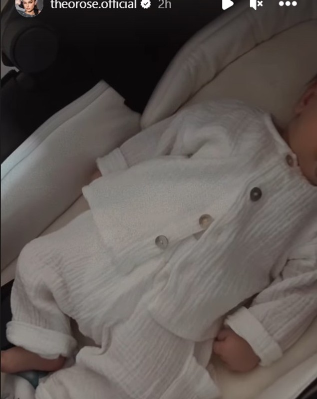 Imaginea postată de Theo Rose cu băiețelul ei. Cum l-a pozat chiar de dimineață vedeta pe Sasha