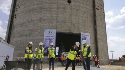 Nicușor Dan dă la lopată NQUAM - George Calin