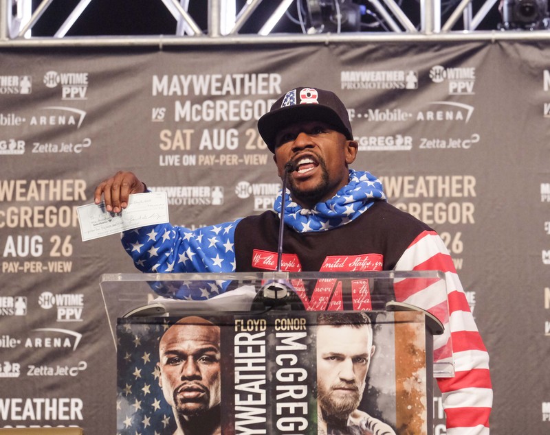Totul despre meciul secolului, Mayweather vs McGregor. Lupta care a produs peste 1.000.000.000 $, o frecție ! Irlandezul a fost făcut KO în repriza a zecea. Floyd l-a menajat cât a putut! | LIVE&FOTO&VIDEO