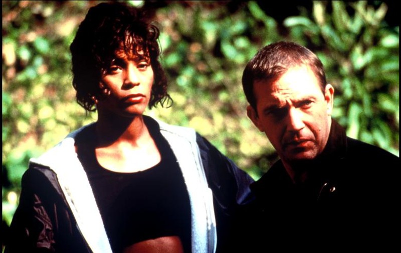 Adevărul din spatele posterului celebrului film Bodyguard. Cine este de fapt femeia din poză