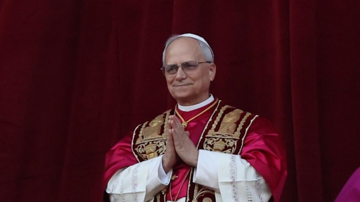 Noul Papa ales Leon al XIV-lea, Leone al 14-lea, Robert Francis Prevost apare pe balconul Bazilicii Sfântul Petru imediat după votul pentru Conclav, Cetatea Vaticanului, 8 MAI 2025.