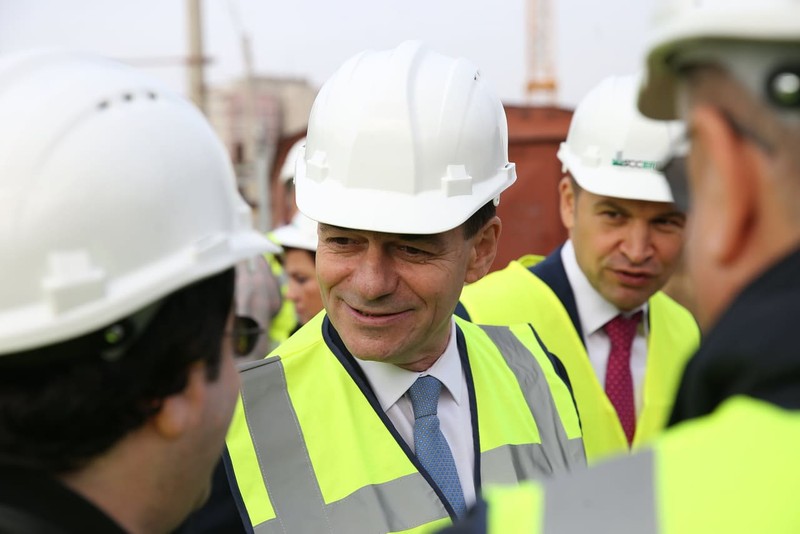 Premierul Ludovic Orban a discutat cu constructorii stadioanelor