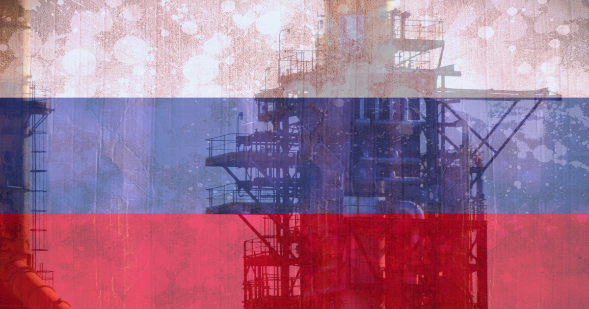 Imagine cu caracter ilustrativ. Platformă petrolieră suprapusă pe steagul Rusiei Foto: Profimedia
