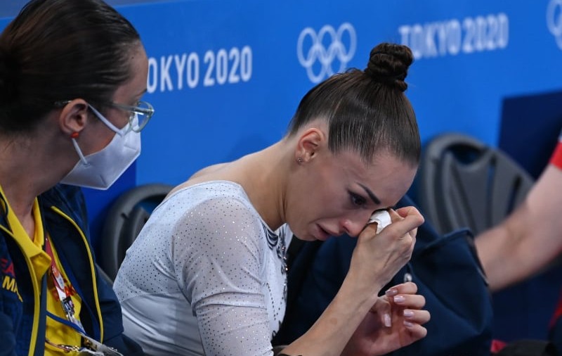 Larisa Iordache s-a retras din finala de la bârnă, la Jocurile Olimpice, din cauza problemelor la gleznă. Gimnasta a părăsit sala în lacrimi