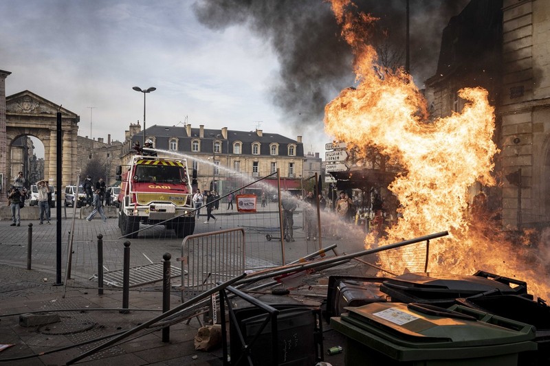 Demonstration against pension reform took place in Bordeaux on Thursday, March 23, 2022. There were several clashes between the demonstrators and the police, and at the end of the demonstration, trash fires were set Protest In Bordeaux Against The Macron's Pension Reform For The 9th Day Of Strikes, France - 23 Mar 2023,Image: 764883585, License: Rights-managed, Restrictions: , Model Release: no