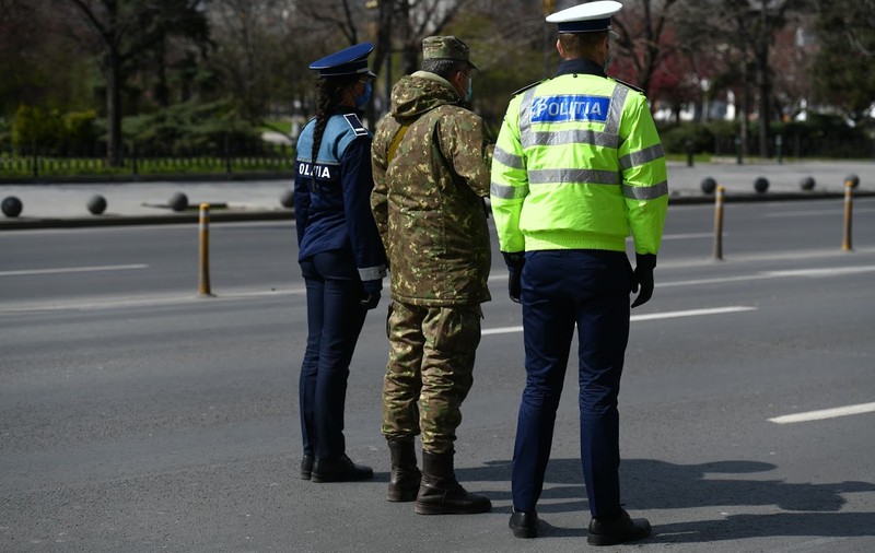Cum arăta aplicația Waze după ce poliția și armata au ieșit în stradă. Bucureștiul s-a umplut de „caschete”
