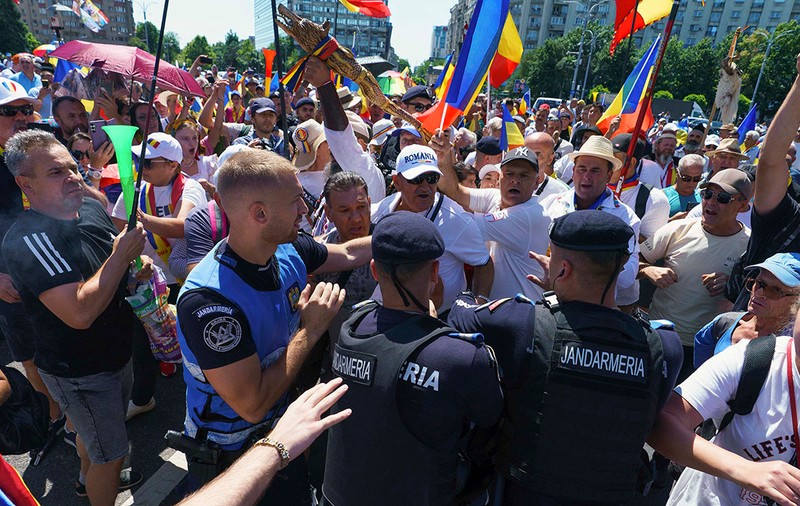Rețeta „suveranismului”: ignoranță, ură, prostie