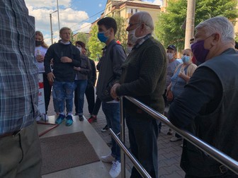 Intrarea în clinica Biomedica Târgoviște
