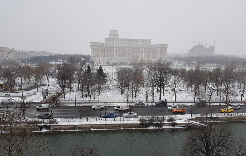 EXCLUSIV/10 centimetri de zăpadă au ”blocat” România… ilegal! Normativul spune că drumurile pot fi închise dacă stratul de zăpada are peste 30 cm