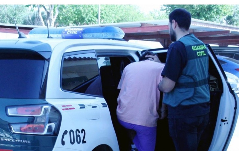 Un român a fost creierul unei operațiuni de tip omul de mijloc prin care a reușit să fure aproape jumătate de milion de euro