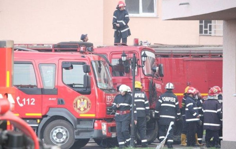 Incendiu în zona parcului IOR, trei case au fost mistuite de flăcări