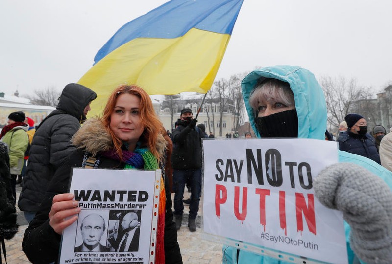 Ucraineni și activiști din diferite regiuni ale fostei Uniuni Sovietice participă la mitingul „Spune nu lui Putin” din centrul orașului Kiev, Ucraina, 9 ianuarie 2022 | Foto: EPA
