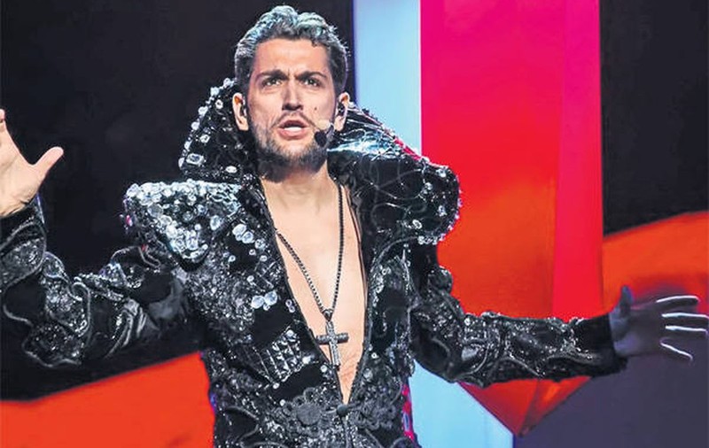 A reprezentat ROMÂNIA la EUROVISION şi acum a dat-o pe POLITICĂ! Cezar OUATU s-a înscris în PSD!