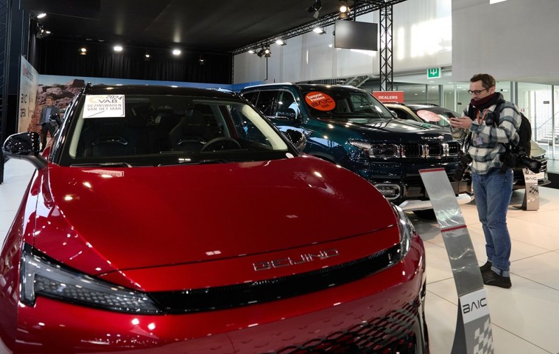 Mașinile pe combustie revin la salonul auto de la Bruxelles
