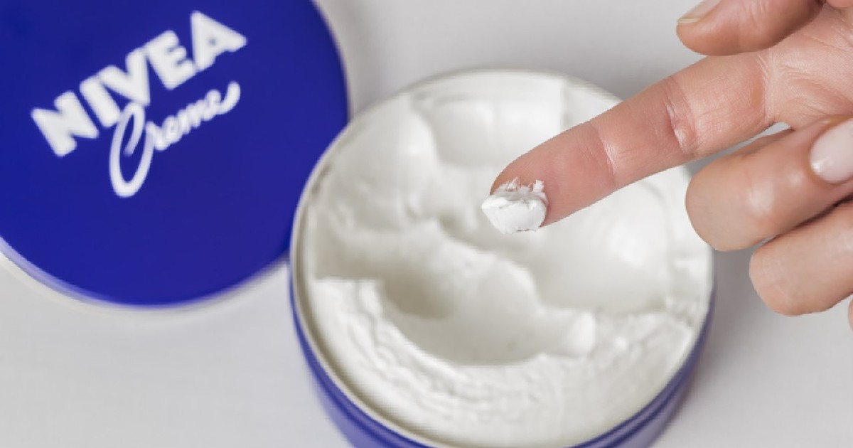 Cremă hidratantă cosmetică Nivea în cutie albastră