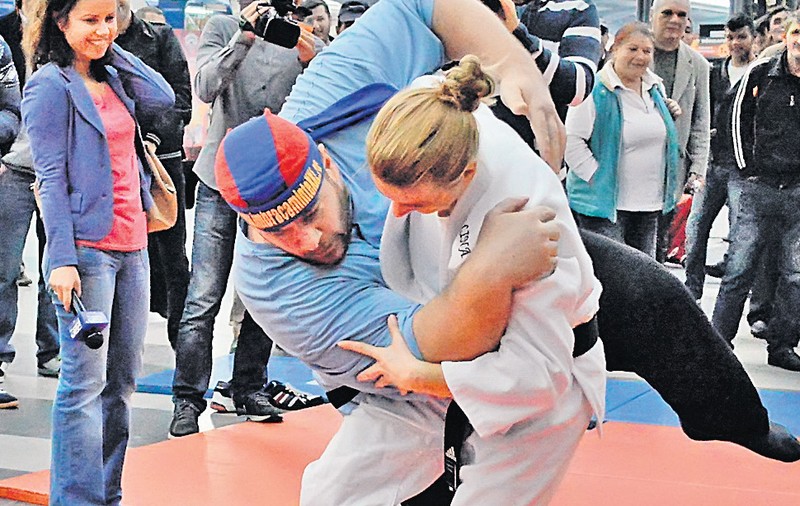 Alina Dumitru a dat de pământ cu «Valahu» | FOTO