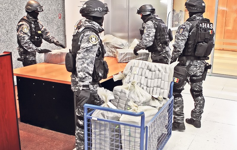 333 kg de heroină, ascunse în rezervoare