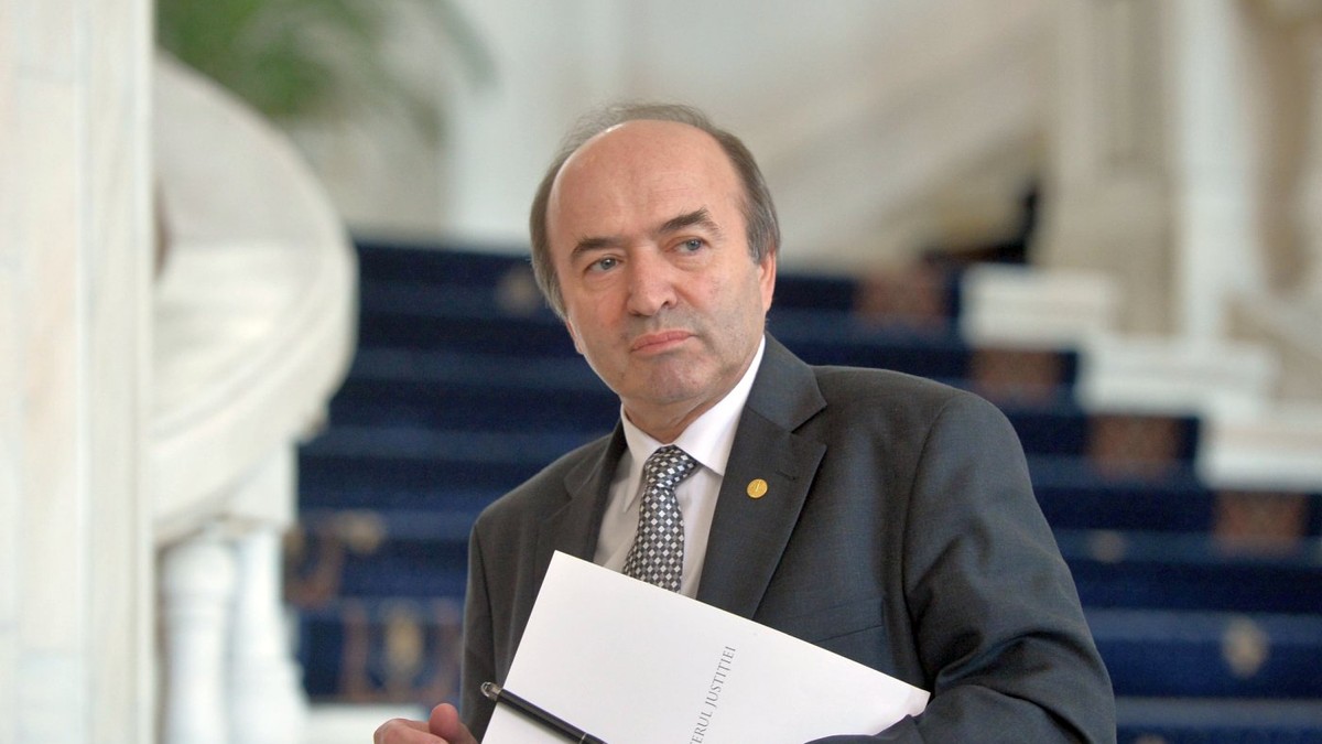 Tudorel Toader a fost ministru PSD al Justiției în guvernele Grindeanu, Tudose și Dăncilă din februarie 2017 până în aprilie 2019