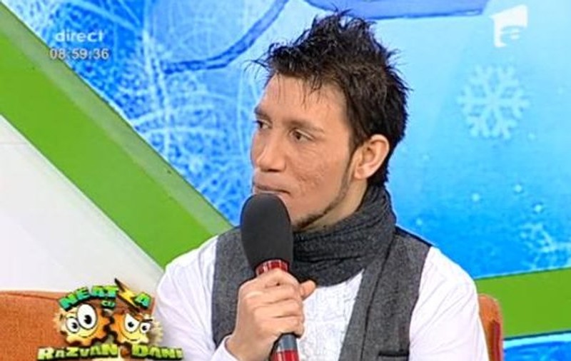 Iulian Vasile, finalist la X Factor: "Sunt asaltat de fani şi e normal" | VIDEO