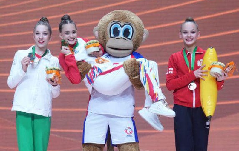 Amalia Lică, 4 medalii de aur la CE de gimnastică ritmică pentru junioare. Campioana se pregătește pentru Evaluarea Națională